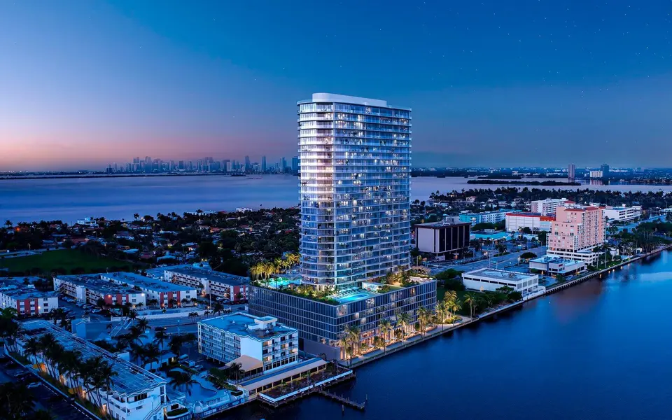 Aerial view — Continuum Club & Residences North Bay Village in Edgewater